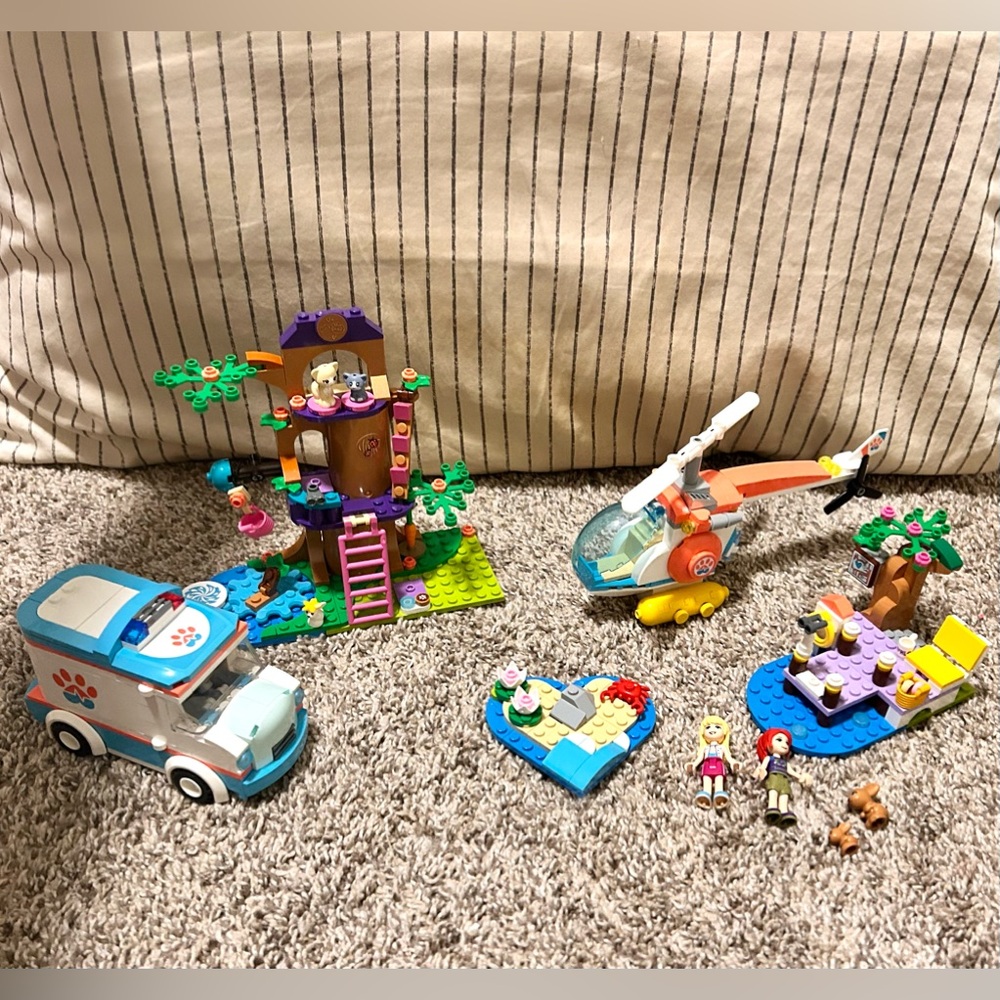 Lego FRIENDS - Vet Clinic Rescue Helicopter and Vet Clinic Ambulance - EUC
